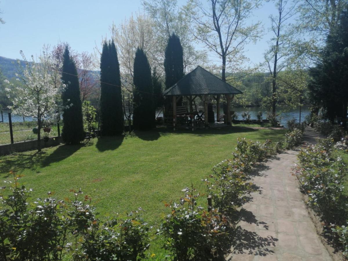 Apartman "Kapetana Luka" Ljubovija Dış mekan fotoğraf